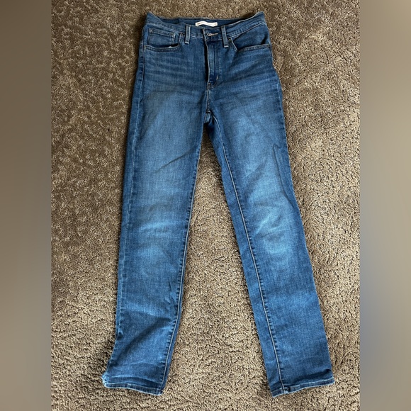 Levi’s High Rise Straight Jean - Picture 1 of 3